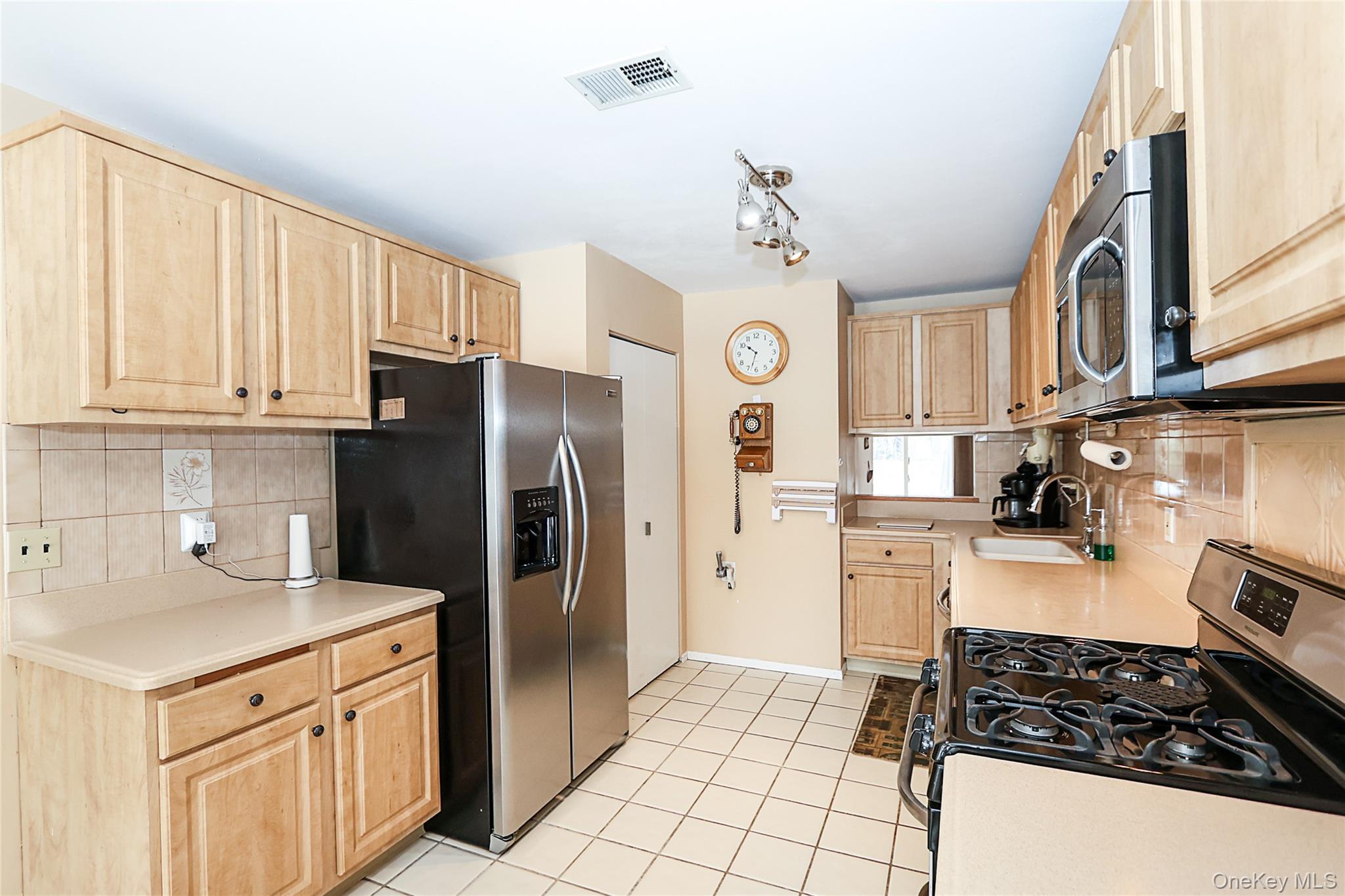 #5 photo, 55 Kristin Lane, Hauppauge , NY 11788