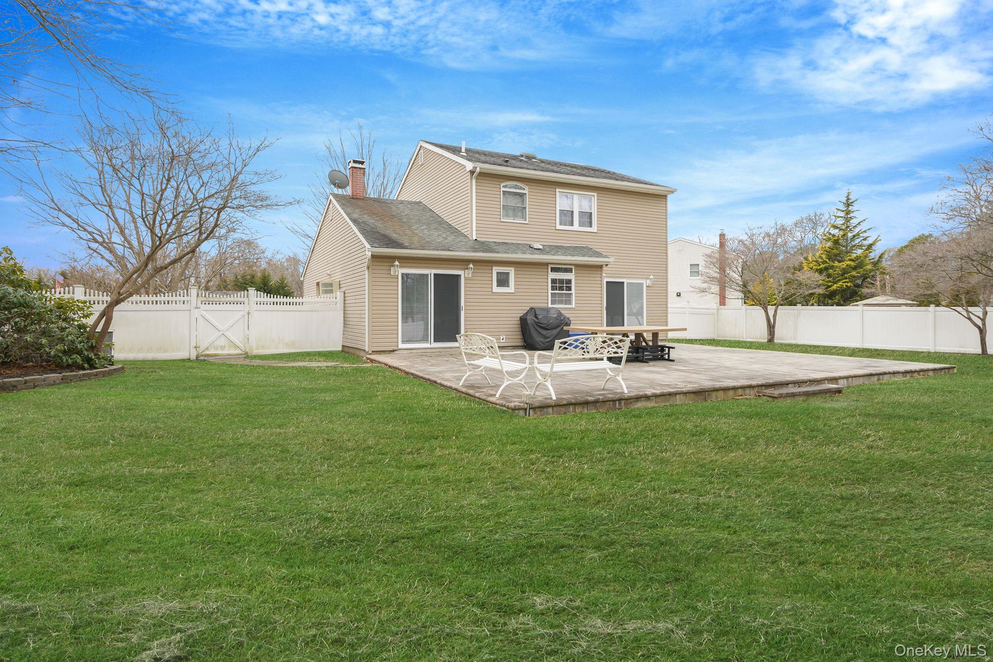 #17 photo, 5 Donna Court, Selden , NY 11784