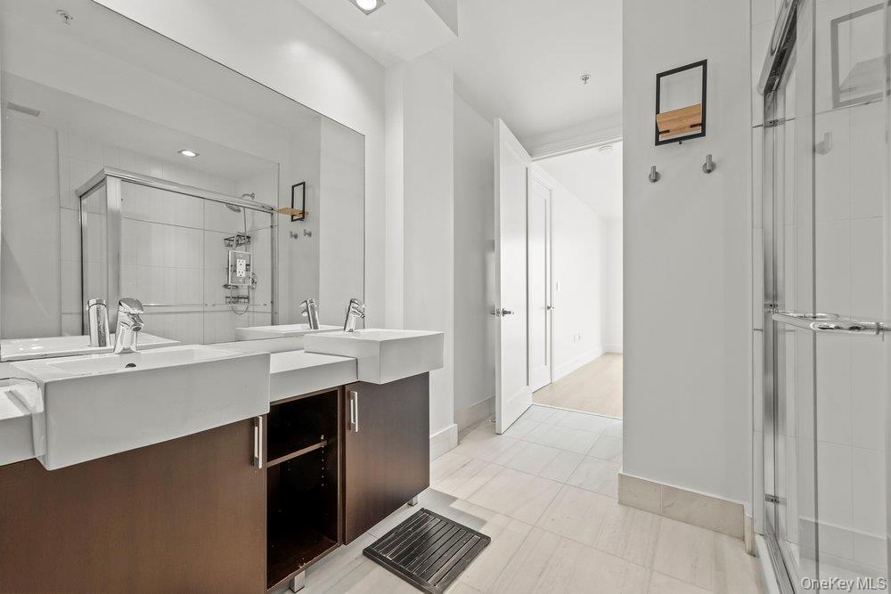 #7 photo, 701 Ridge Hill Boulevard, Yonkers , NY 10710