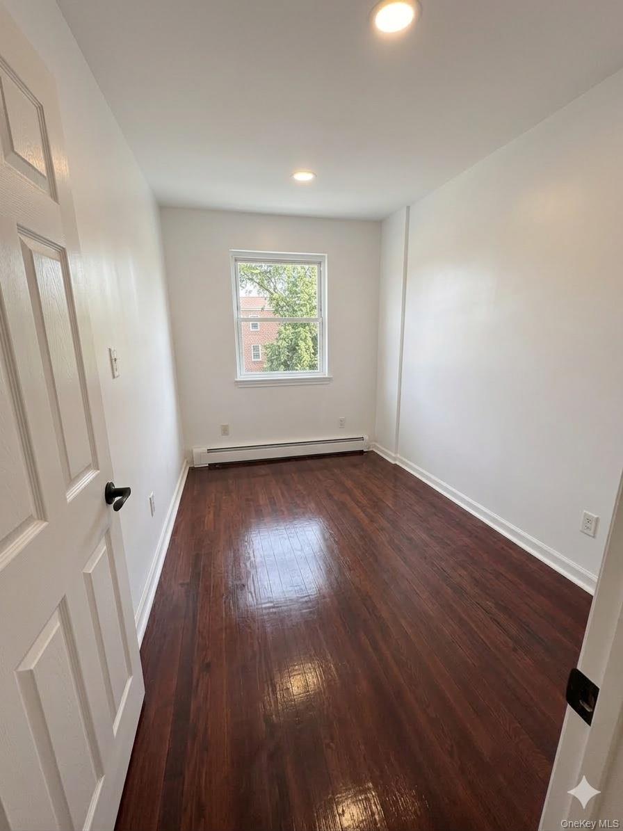 #12 photo, 10919 202, Saint Albans , NY 11412