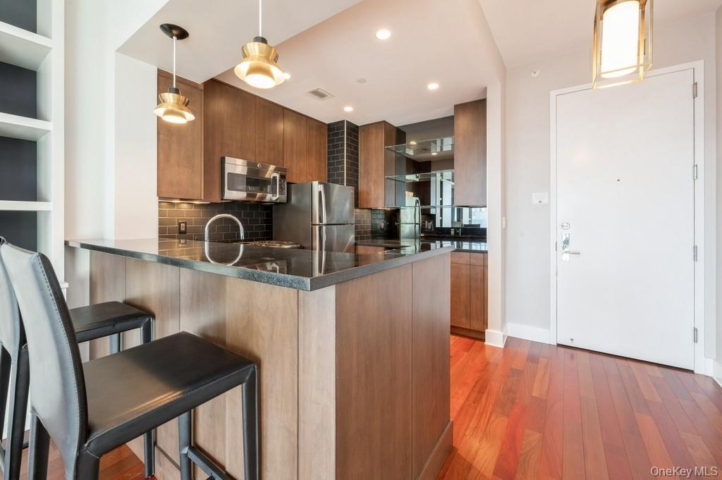 #4 photo, 175 Huguenot Street, New Rochelle , NY 10801