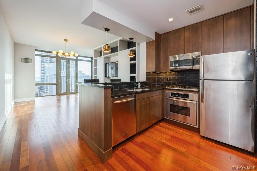 #7 photo, 175 Huguenot Street, New Rochelle , NY 10801