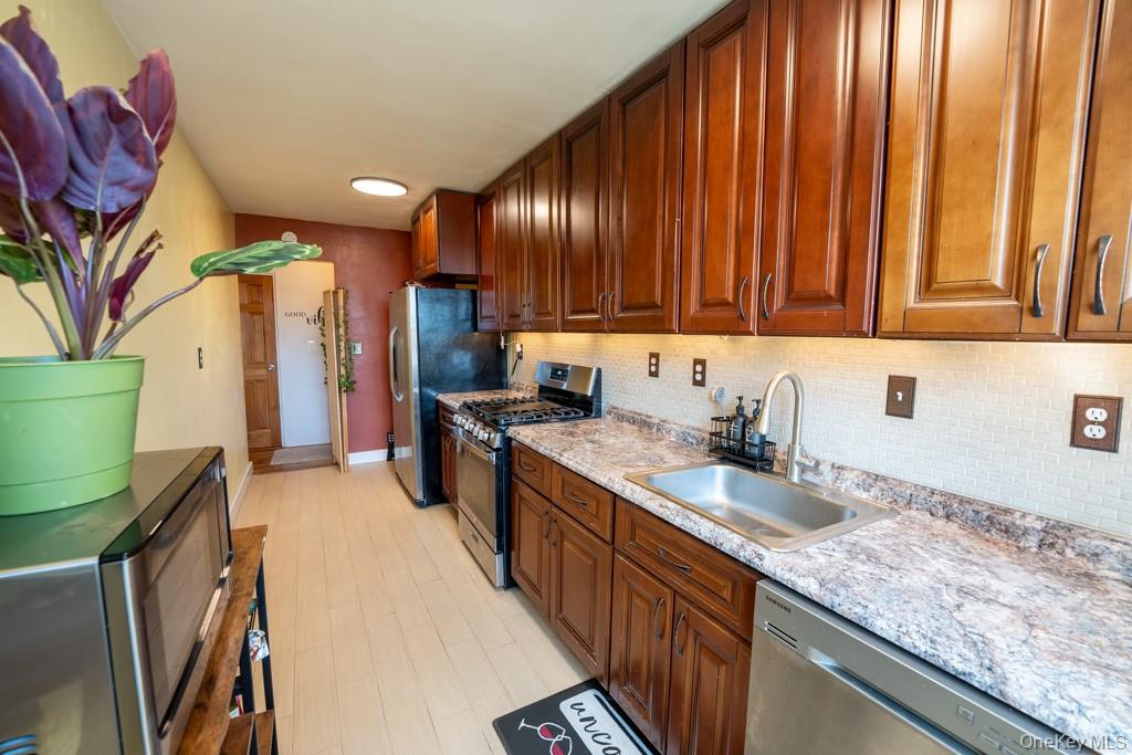 #11 photo, 1304 Midland Avenue, Yonkers , NY 10704