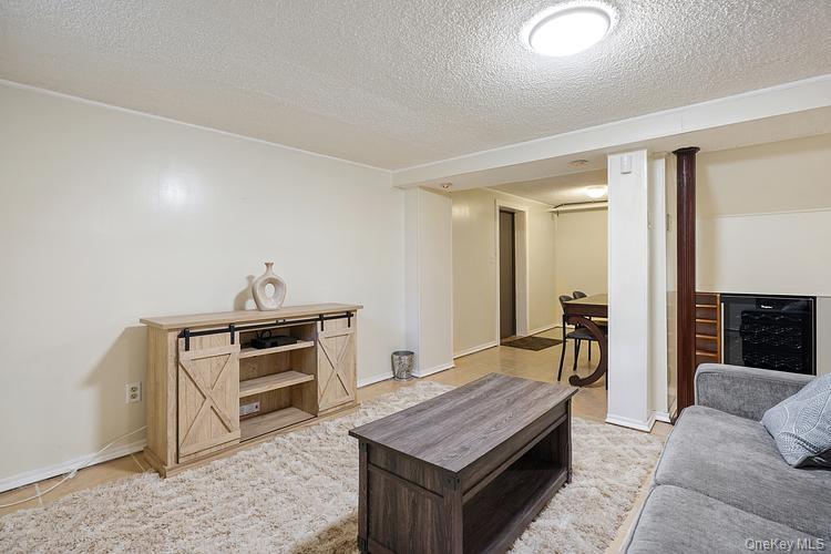 #15 photo, 199 South Road, White Plains , NY 10603