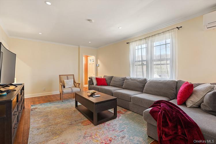 #4 photo, 199 South Road, White Plains , NY 10603