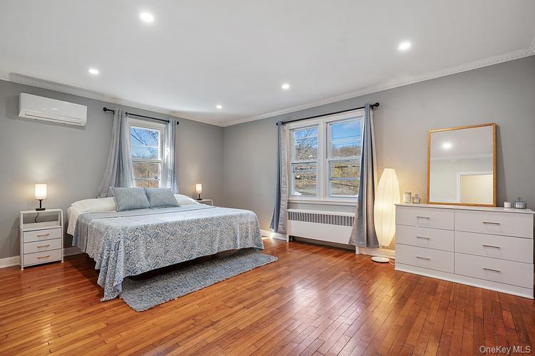 #8 photo, 199 South Road, White Plains , NY 10603