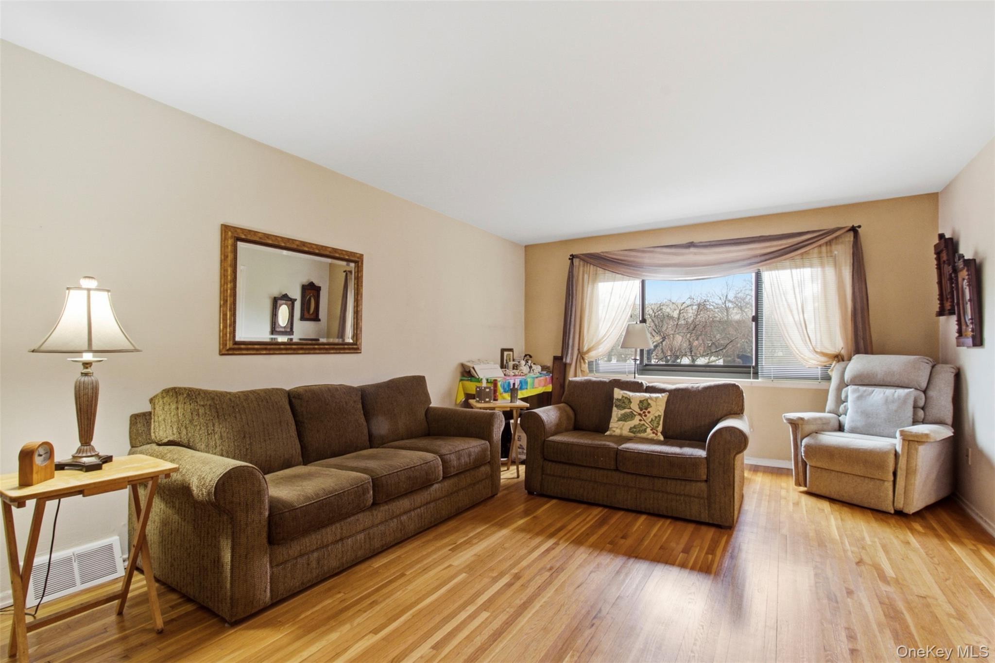 #3 photo, 100 Gateway Road, Yonkers , NY 10703