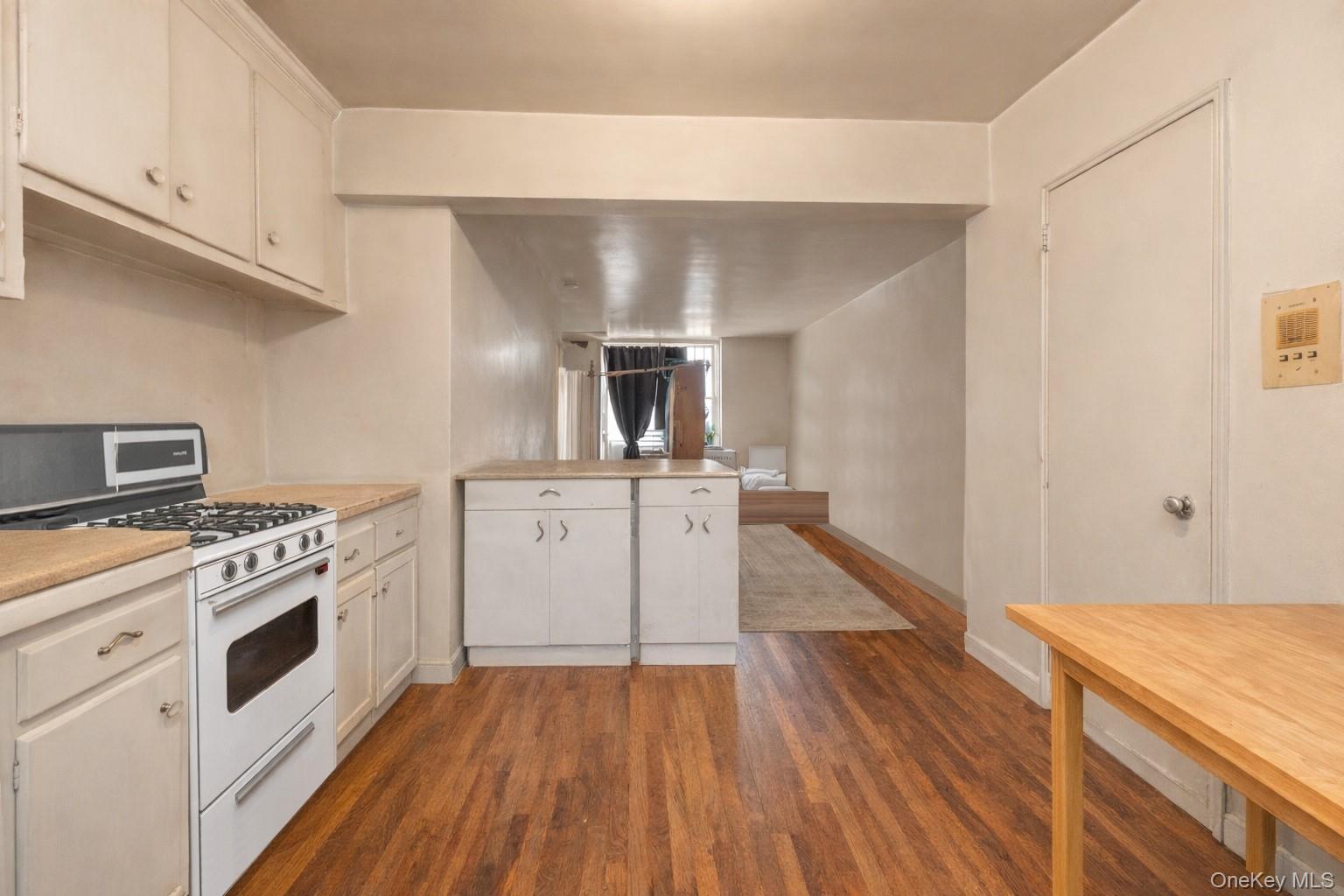 #7 photo, 55-05 Woodside Avenue, Woodside , NY 11377