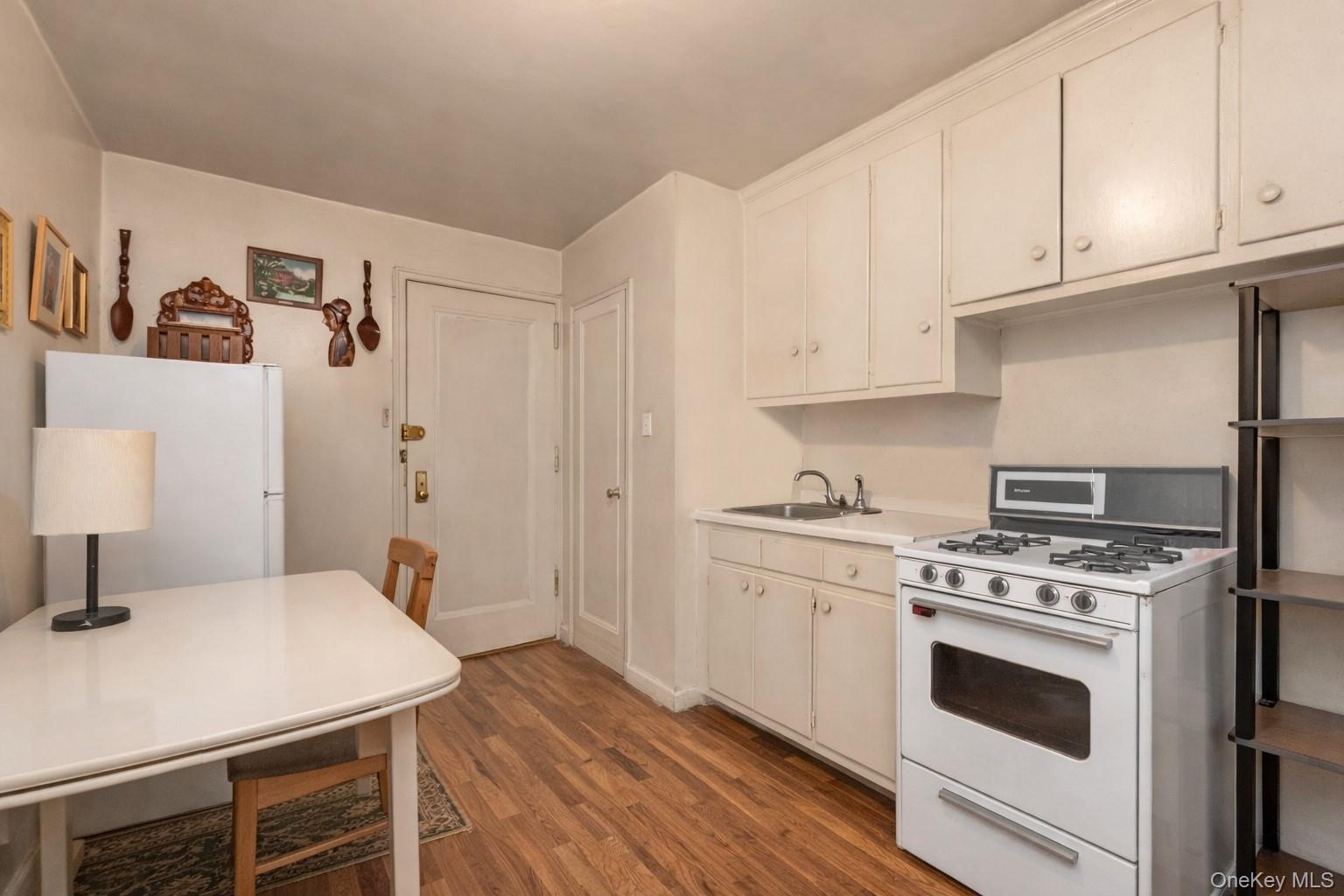 #9 photo, 55-05 Woodside Avenue, Woodside , NY 11377