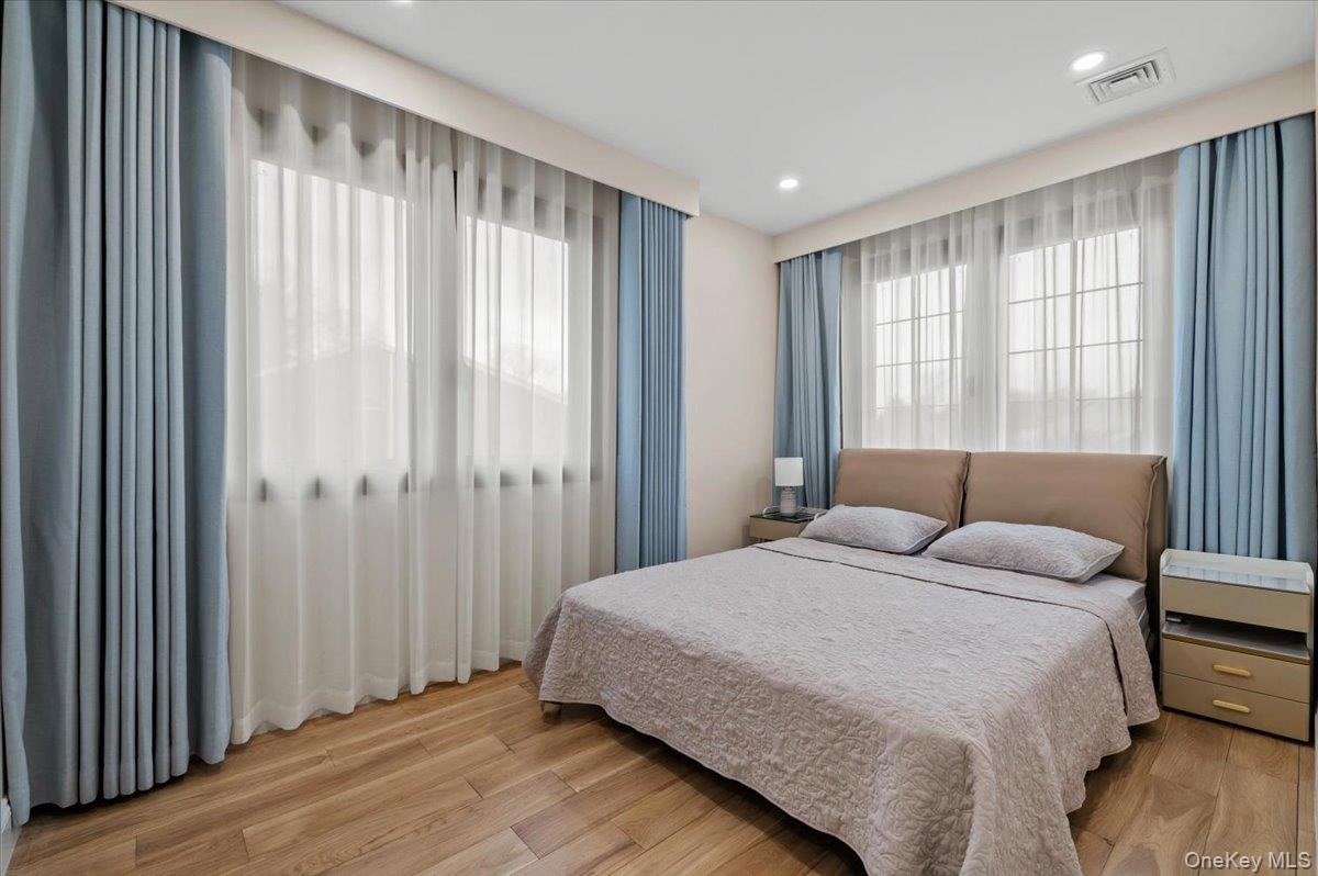 #16 photo, 2 Elf Road, स्योसेट Syosset , NY 11791