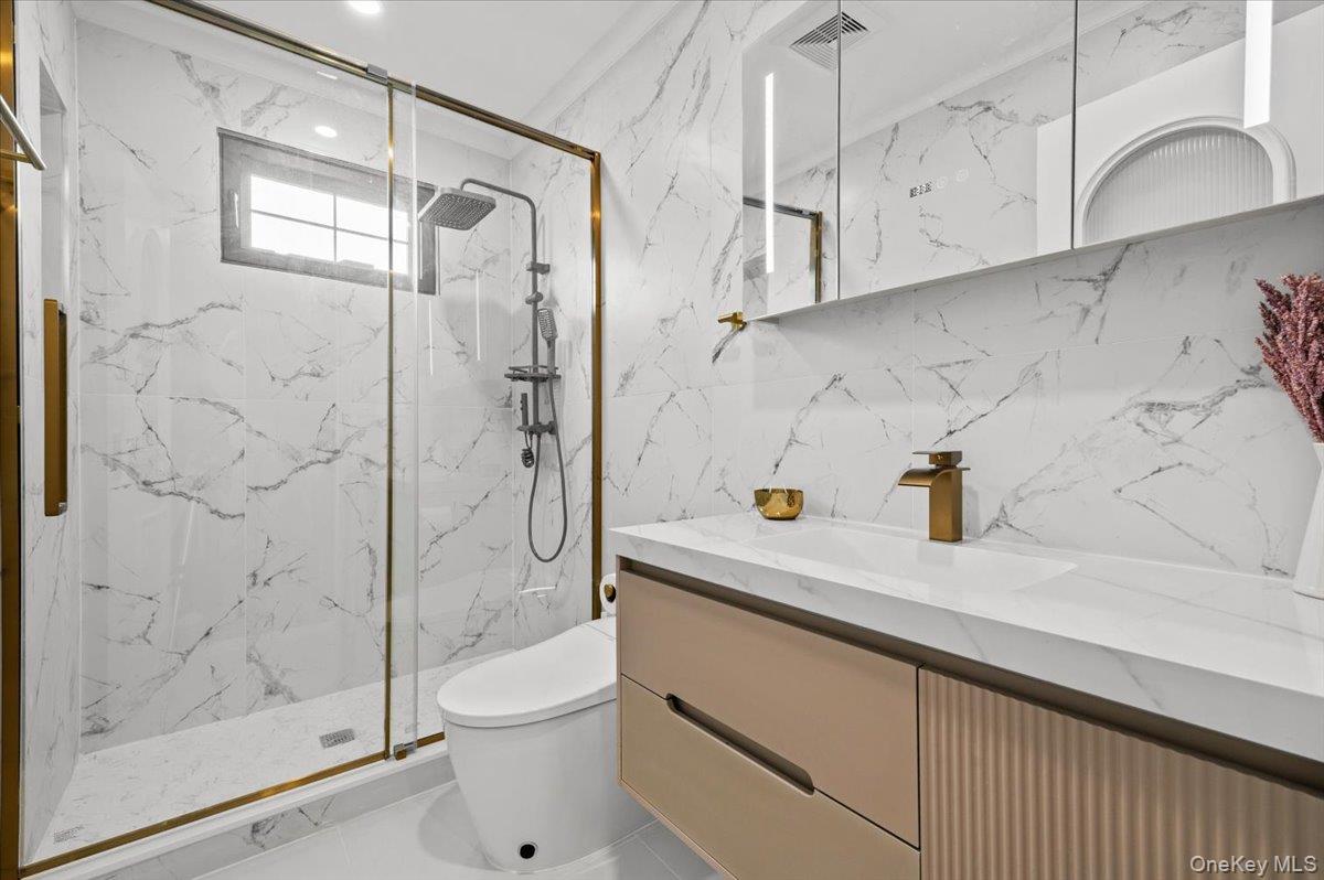 #17 photo, 2 Elf Road, स्योसेट Syosset , NY 11791