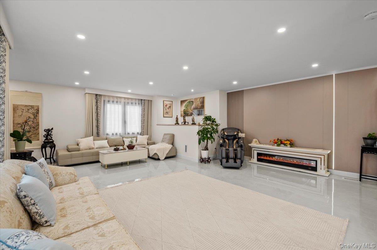 #9 photo, 2 Elf Road, स्योसेट Syosset , NY 11791