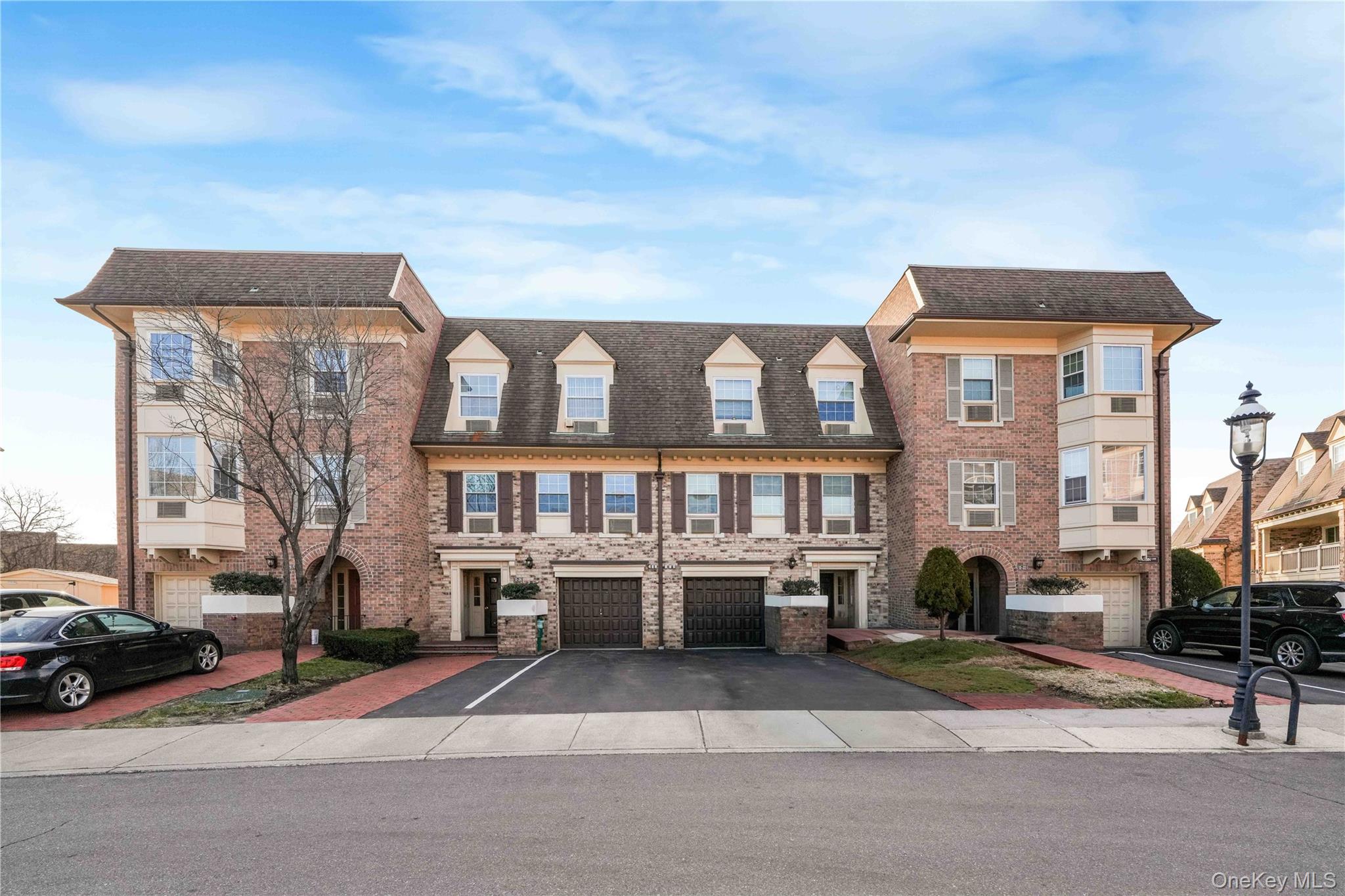 #1 photo, 1324 Robin Lane, बेसाइड Bayside , NY 11360