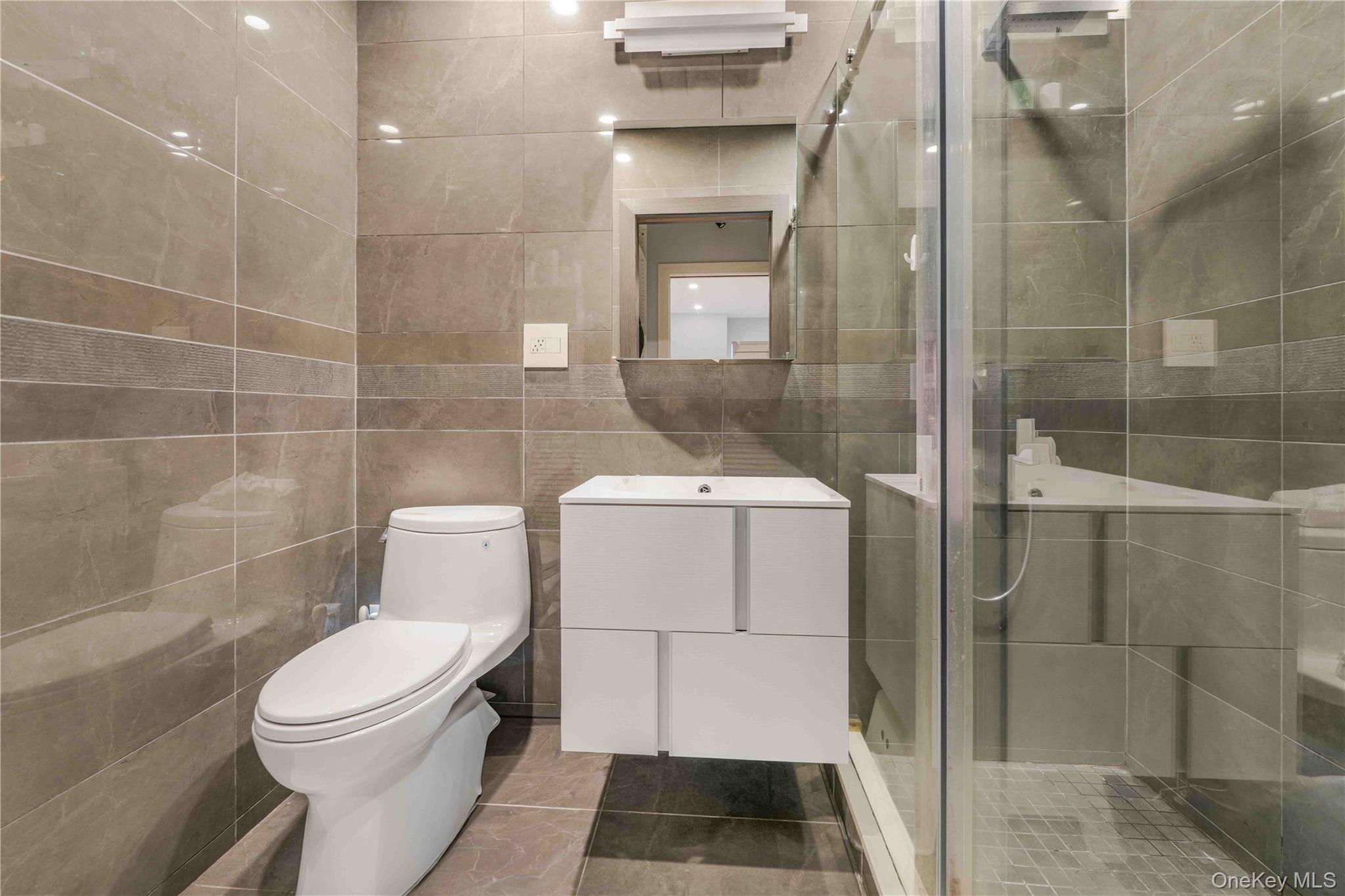 #12 photo, 1324 Robin Lane, बेसाइड Bayside , NY 11360