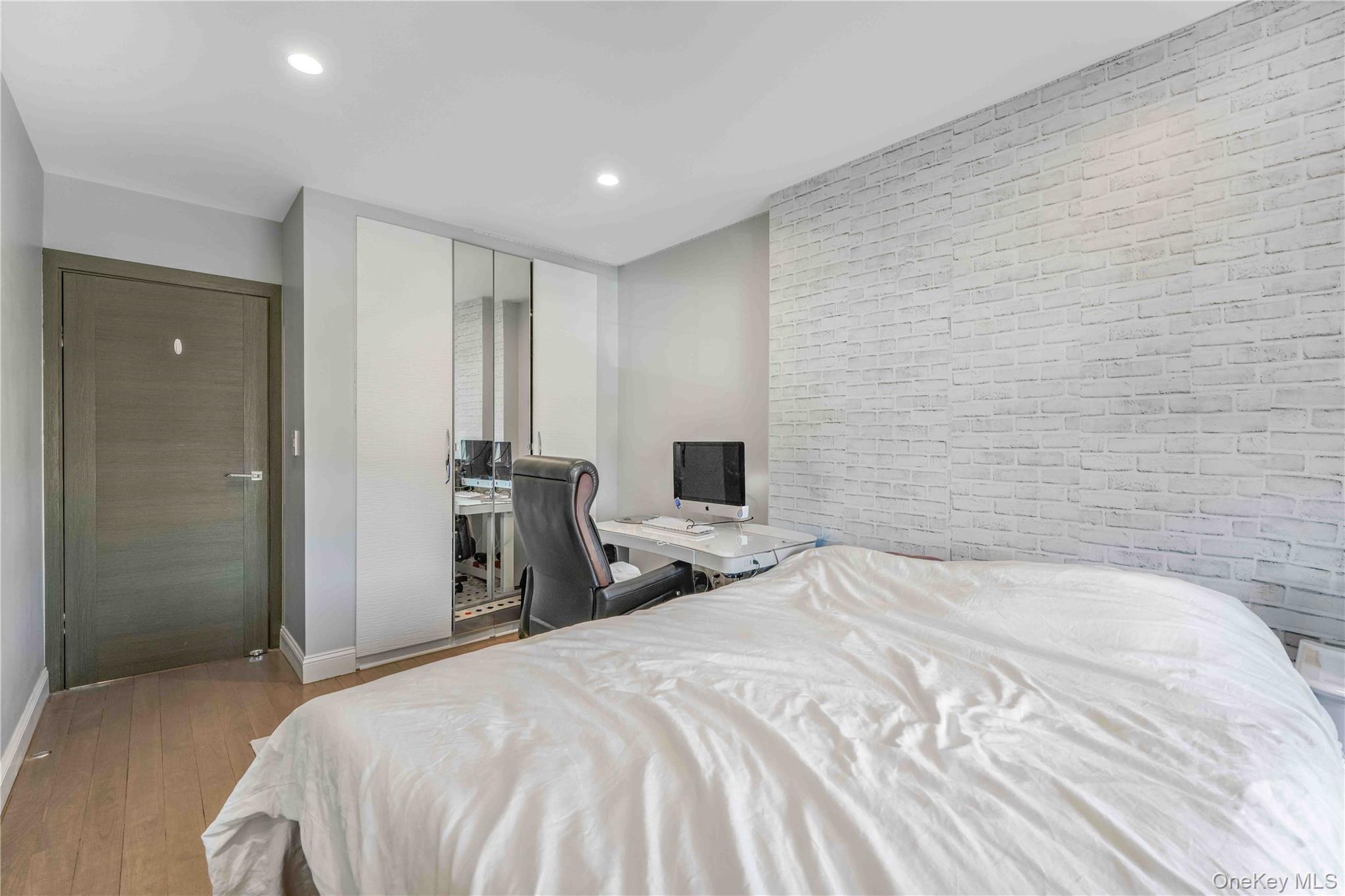 #15 photo, 1324 Robin Lane, बेसाइड Bayside , NY 11360