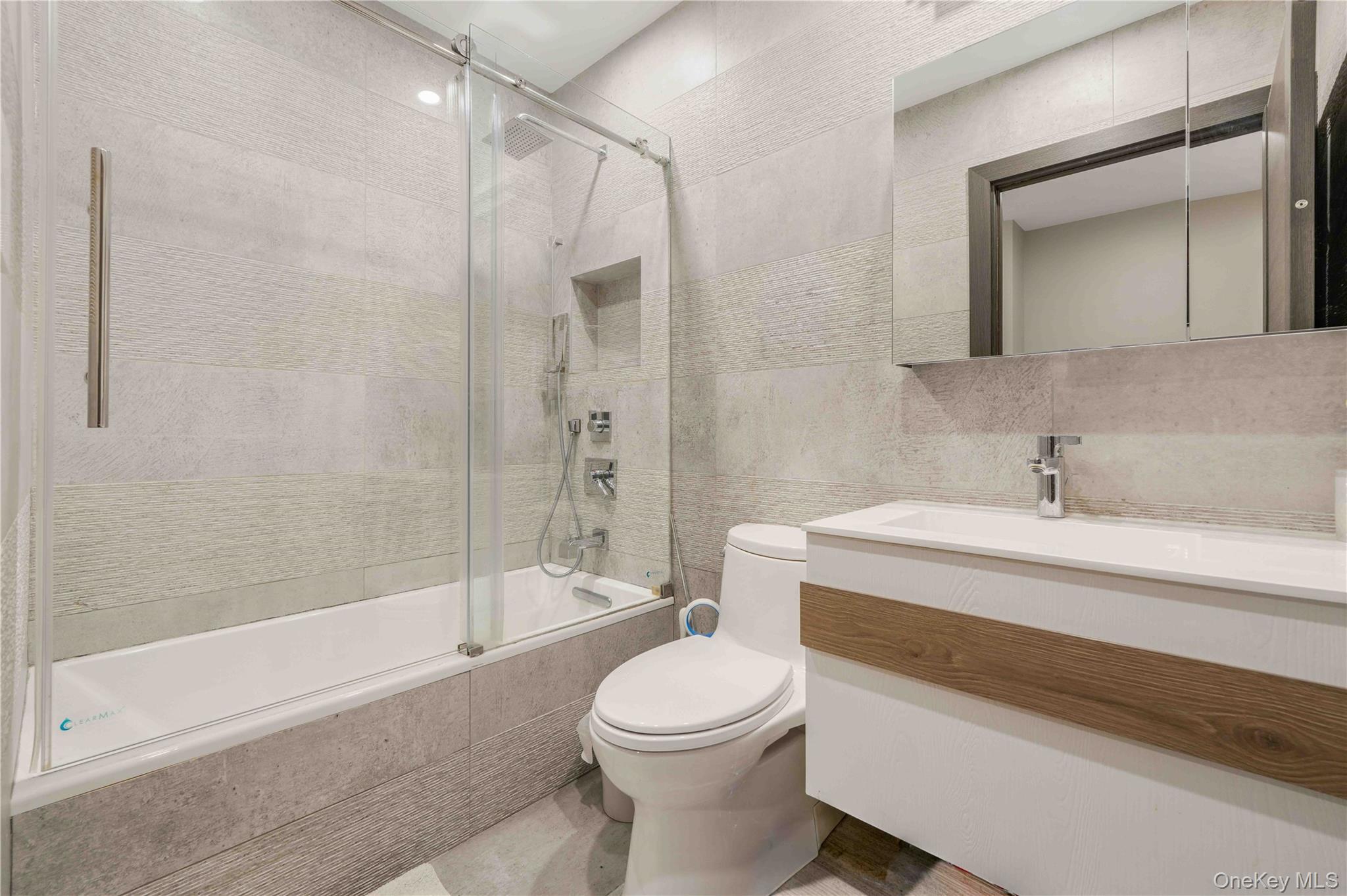 #16 photo, 1324 Robin Lane, बेसाइड Bayside , NY 11360