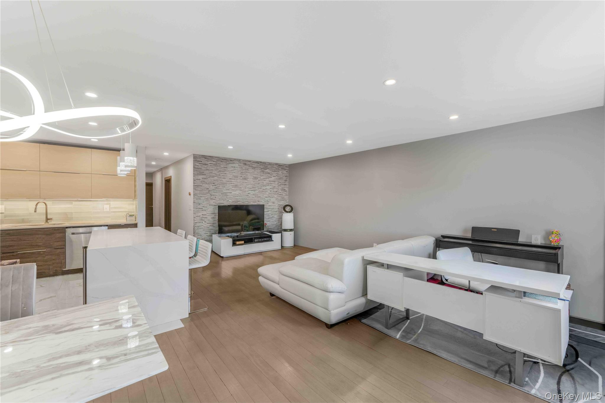 #6 photo, 1324 Robin Lane, बेसाइड Bayside , NY 11360