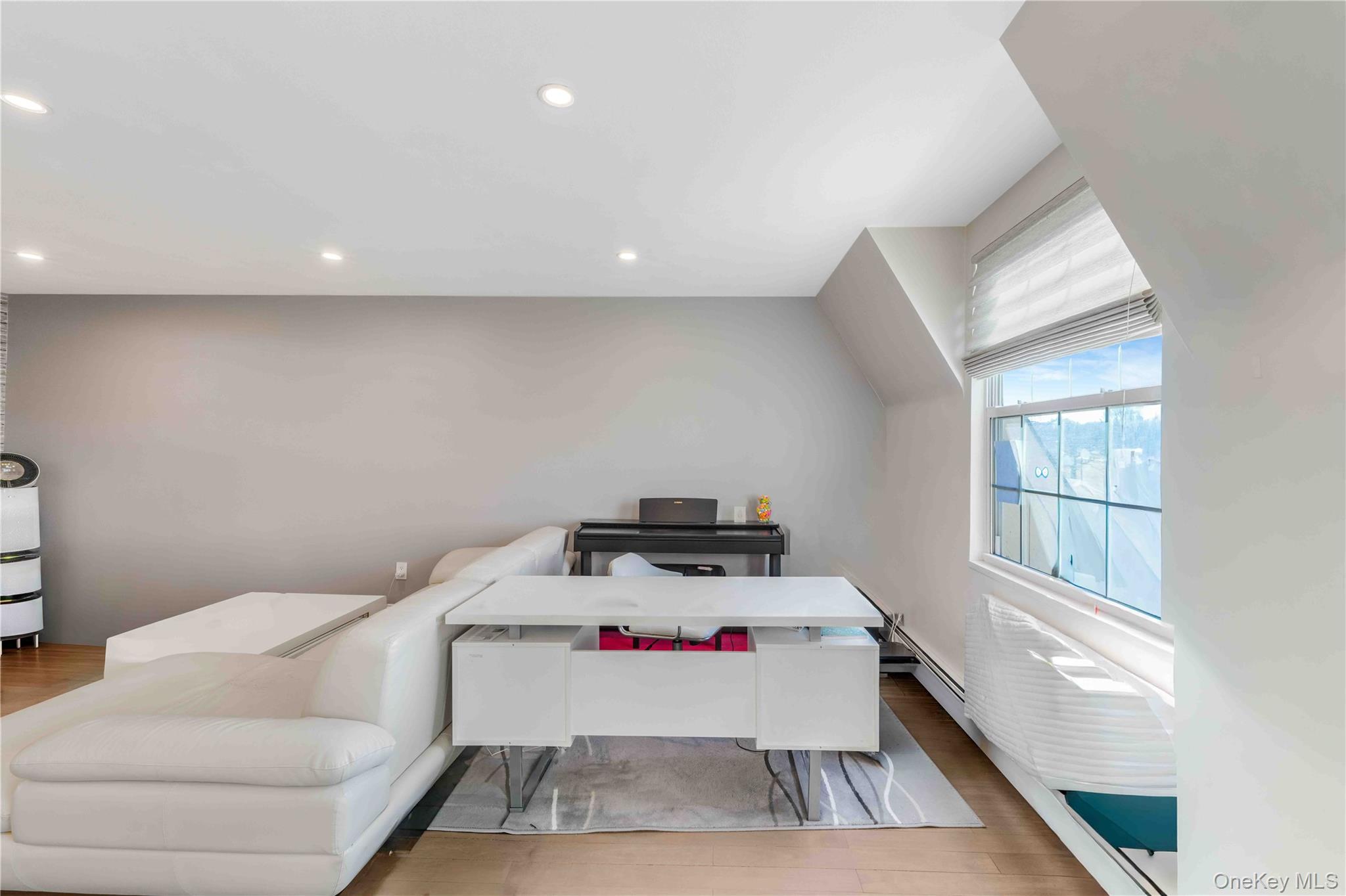 #7 photo, 1324 Robin Lane, बेसाइड Bayside , NY 11360