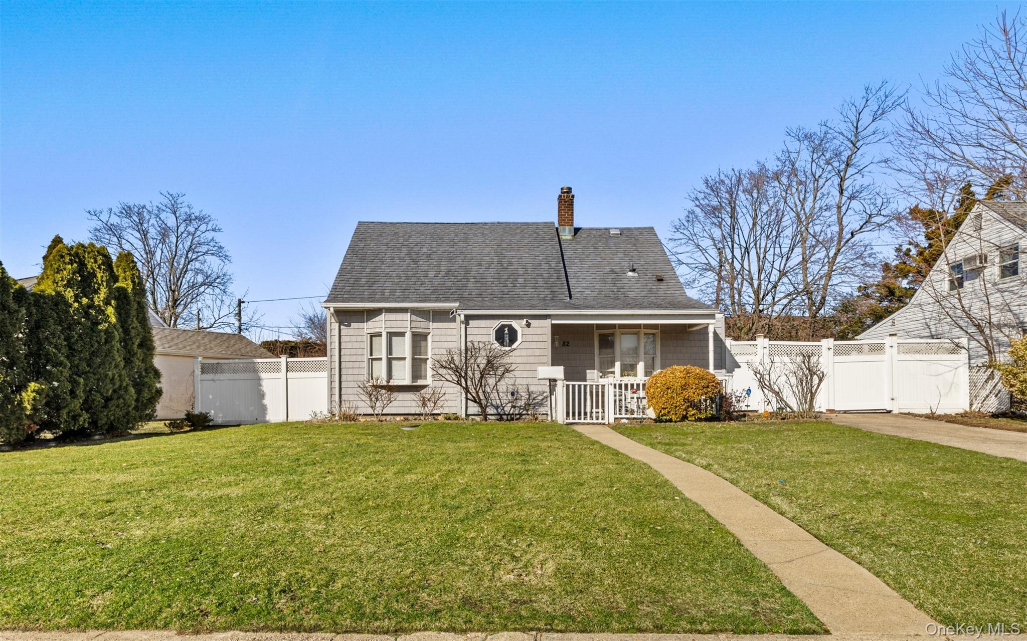 #1 photo, 82 Barnyard Lane, 长岛 Levittown , NY 11756