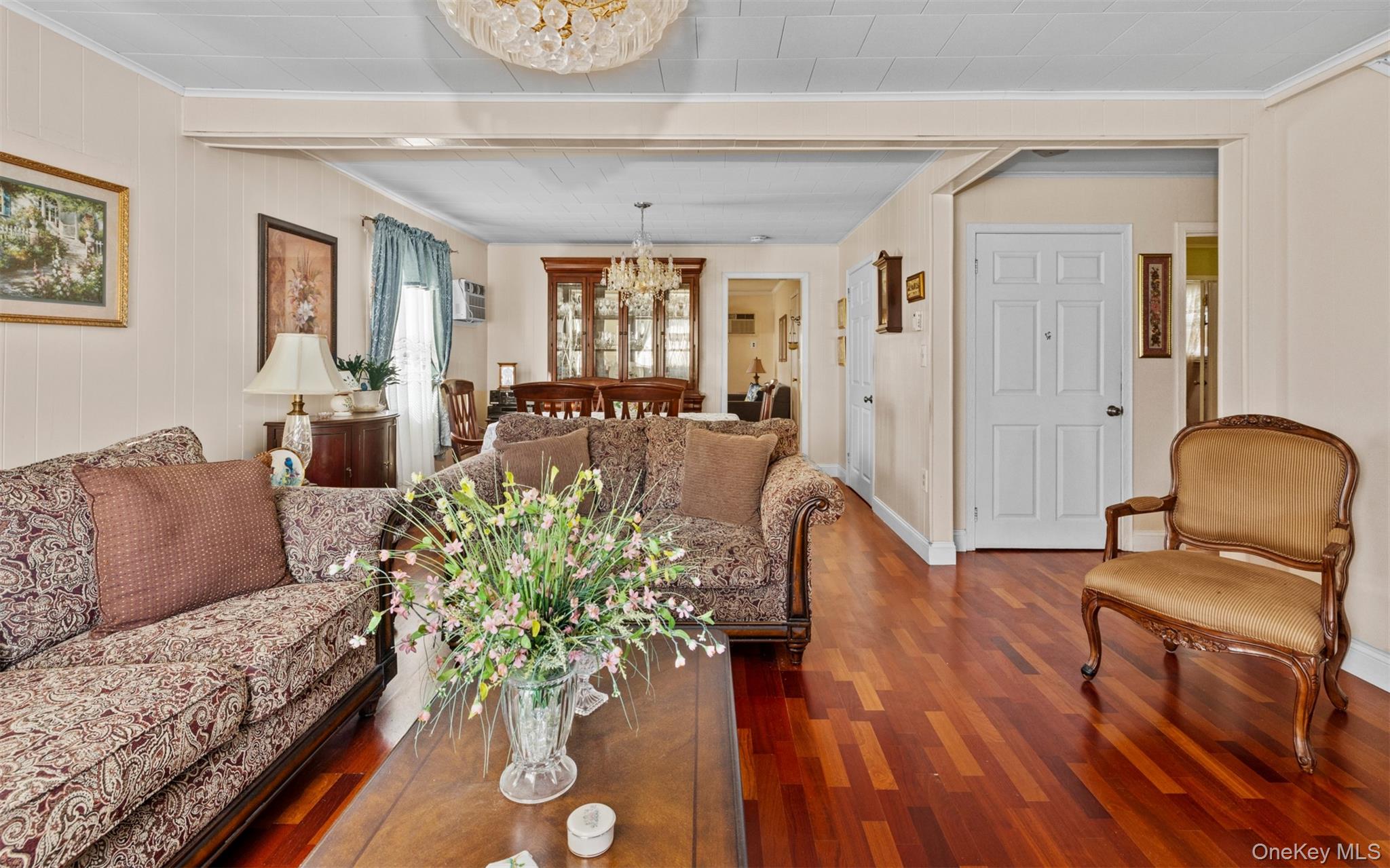 #5 photo, 82 Barnyard Lane, 长岛 Levittown , NY 11756