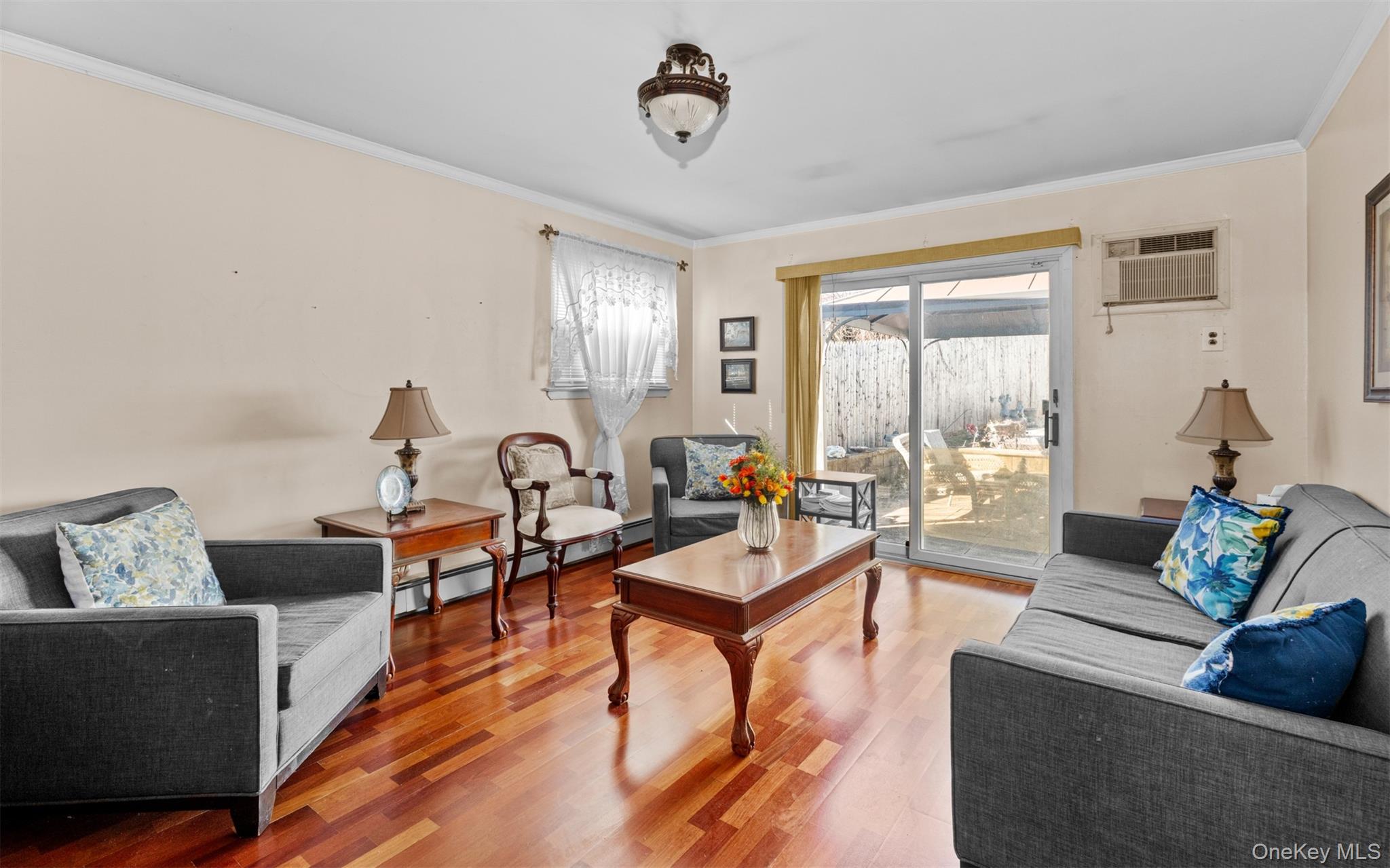 #7 photo, 82 Barnyard Lane, 长岛 Levittown , NY 11756