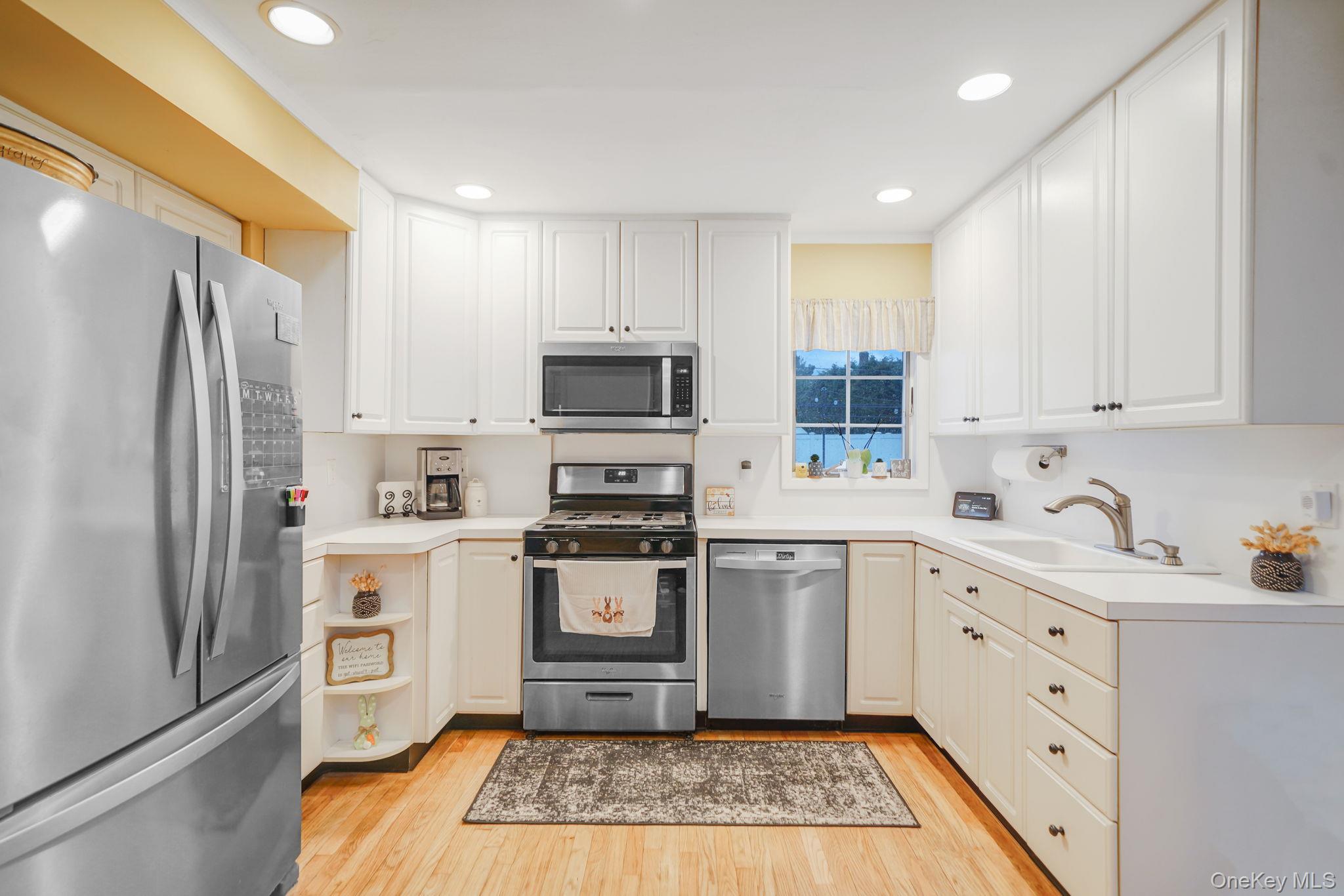 #10 photo, 18 Enfield Lane, Kings Park , NY 11754