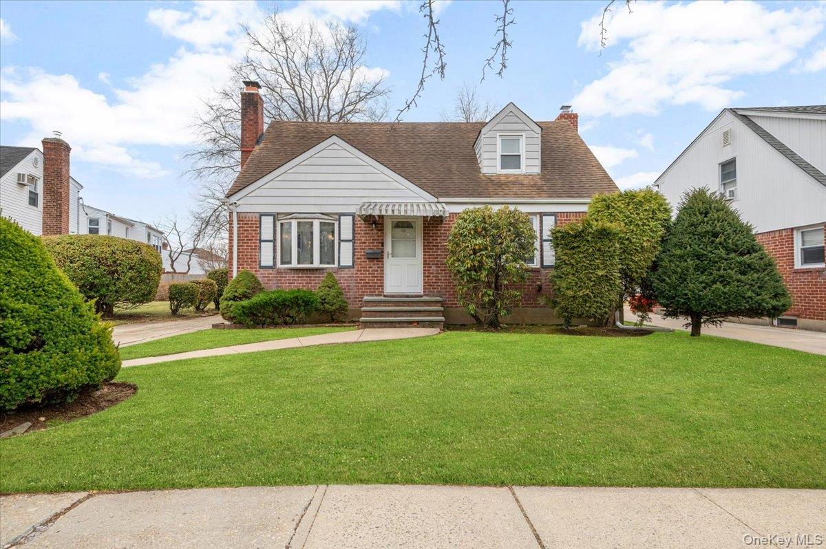 #1 photo, 196 William Street, Williston Park , NY 11596