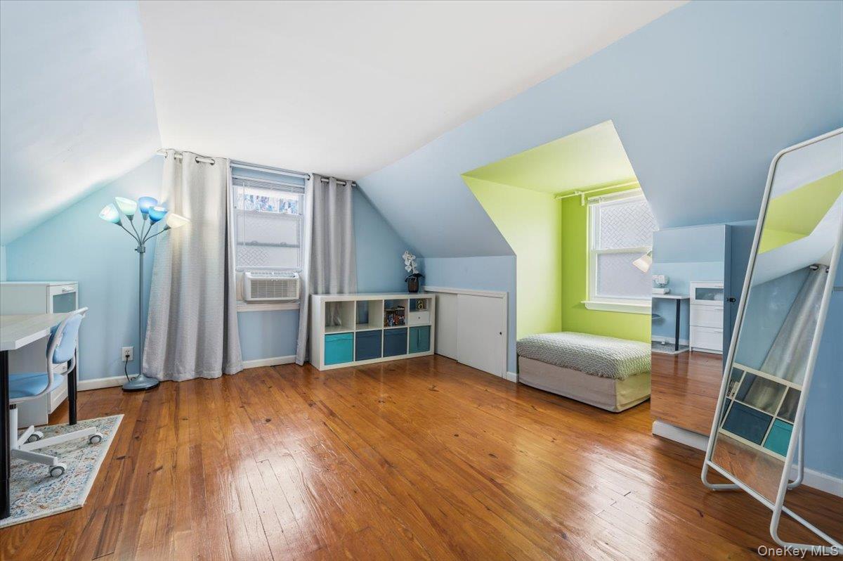 #12 photo, 196 William Street, Williston Park , NY 11596