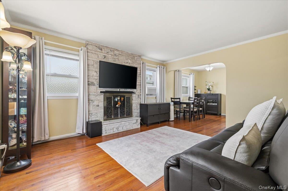 #2 photo, 196 William Street, Williston Park , NY 11596