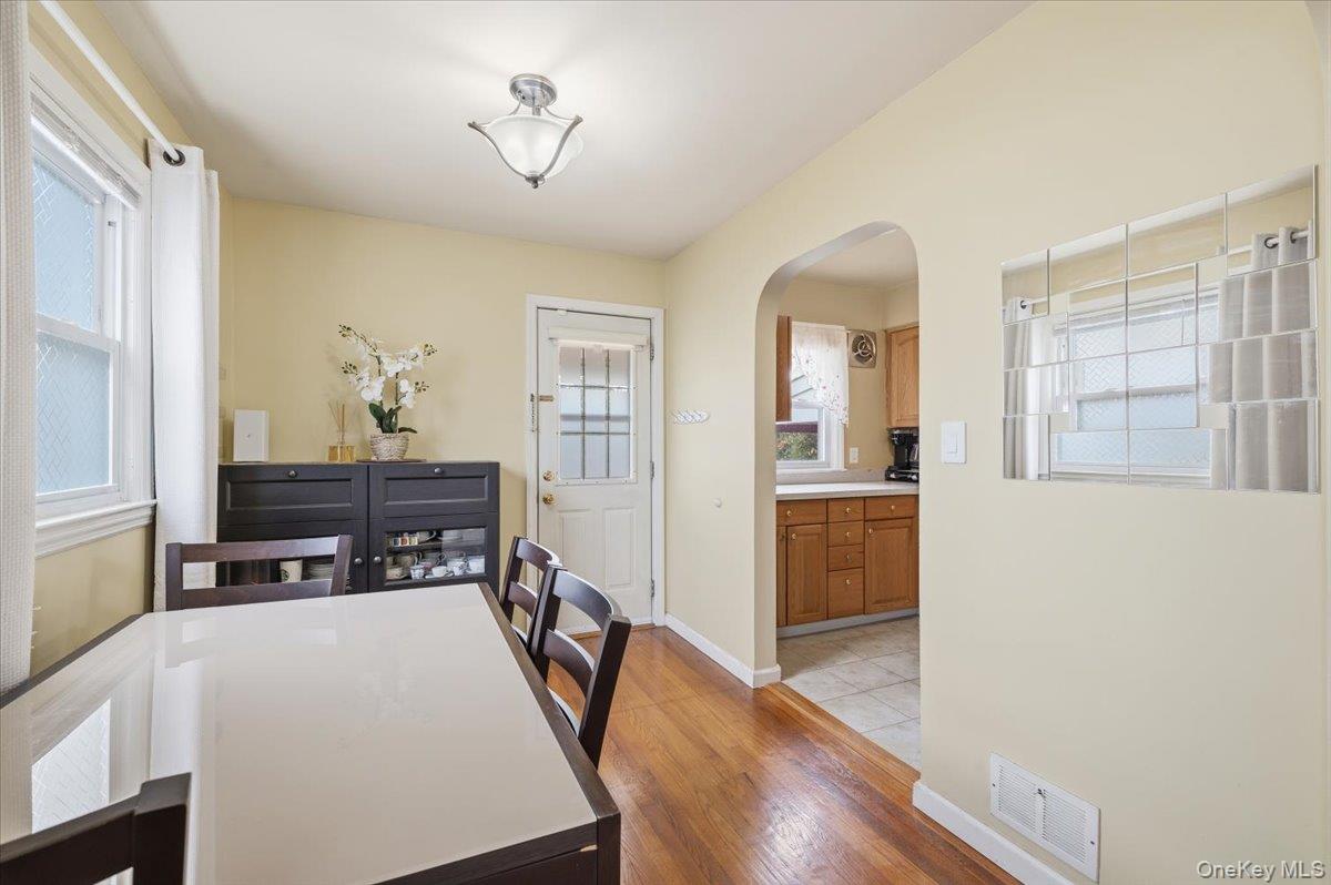 #5 photo, 196 William Street, Williston Park , NY 11596