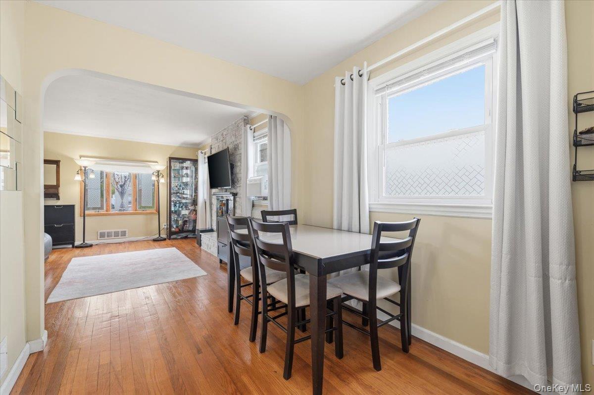 #7 photo, 196 William Street, Williston Park , NY 11596