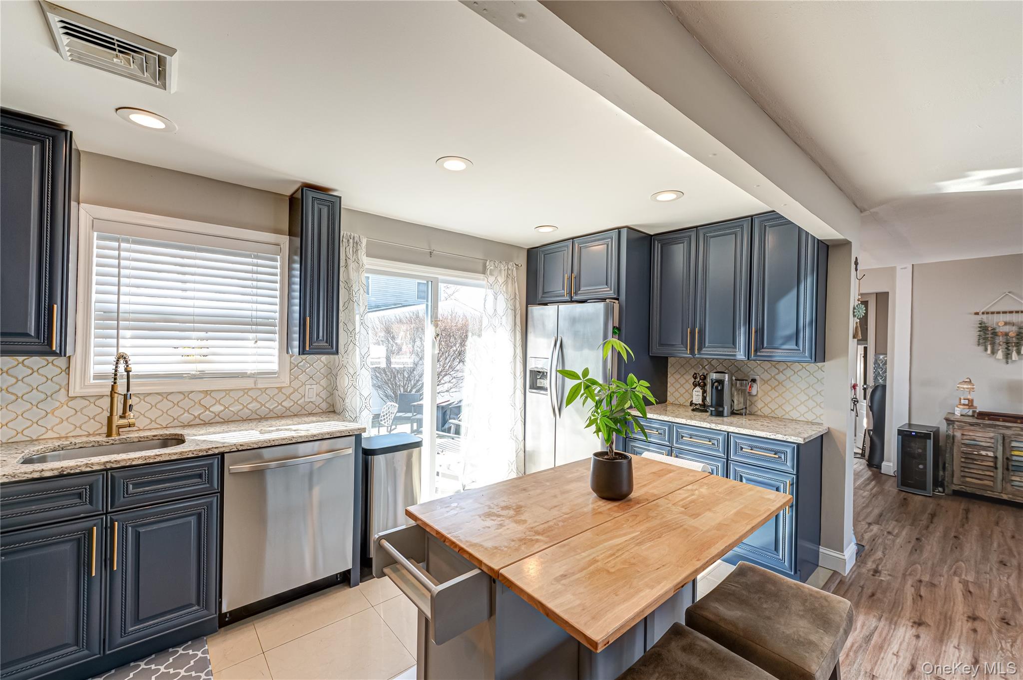 #10 photo, 178 Spur Drive, Bay Shore , NY 11706