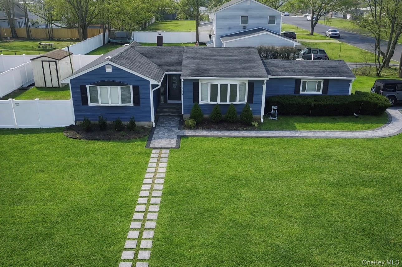 #2 photo, 178 Spur Drive, Bay Shore , NY 11706