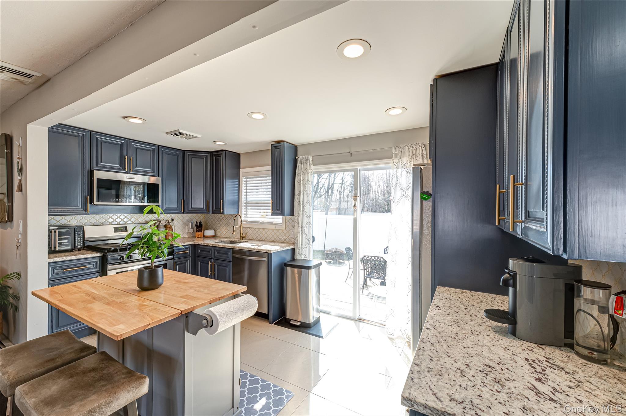 #7 photo, 178 Spur Drive, Bay Shore , NY 11706