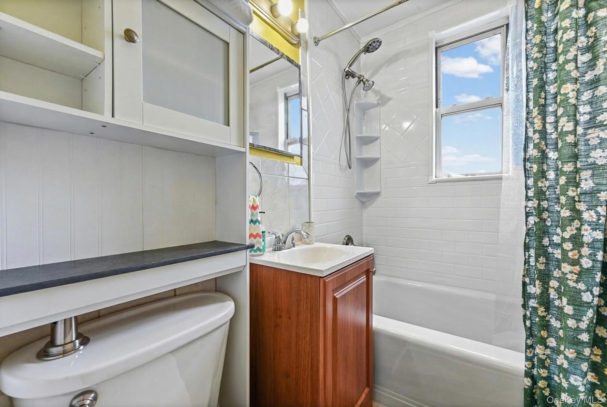 #19 photo, 78 Gibson Boulevard, Valley Stream , NY 11581