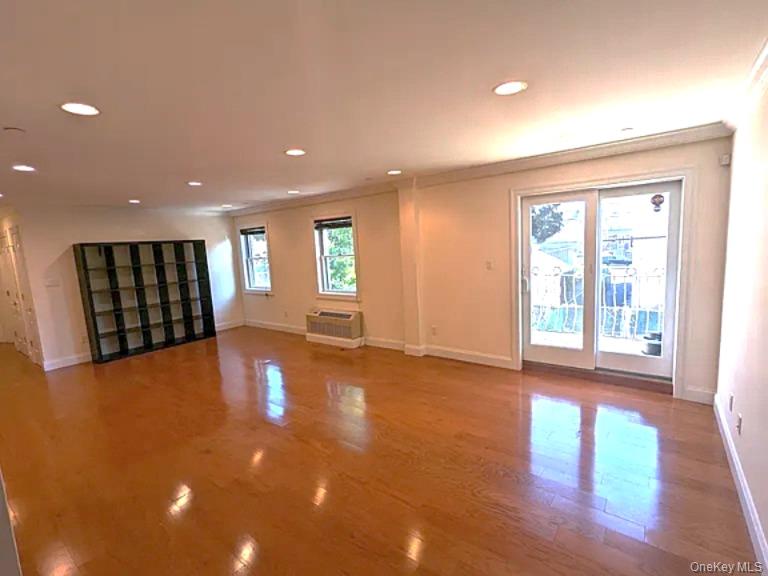 #1 photo, 4223 212th Street, কুইন্‌স Bayside , NY 11361