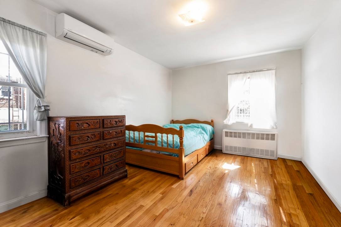 #11 photo, 67-36 52nd Road, কুইন্‌স Maspeth , NY 11378