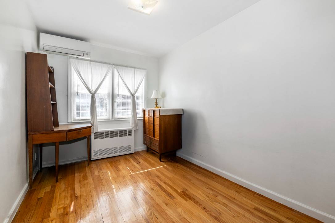 #15 photo, 67-36 52nd Road, কুইন্‌স Maspeth , NY 11378