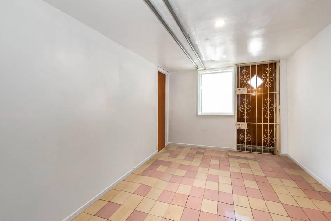 #16 photo, 67-36 52nd Road, কুইন্‌স Maspeth , NY 11378