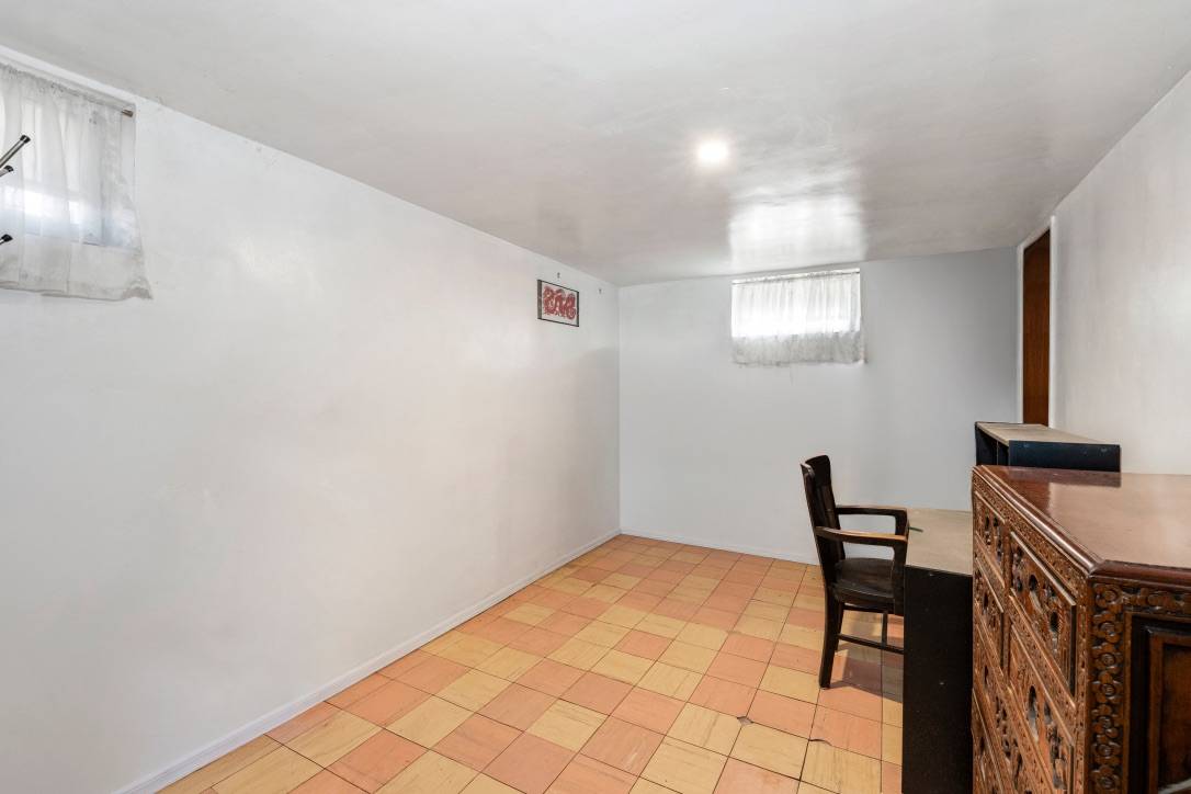 #18 photo, 67-36 52nd Road, কুইন্‌স Maspeth , NY 11378