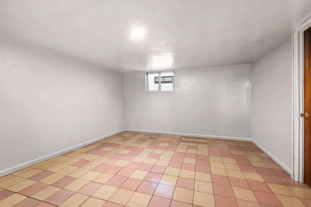 #19 photo, 67-36 52nd Road, কুইন্‌স Maspeth , NY 11378