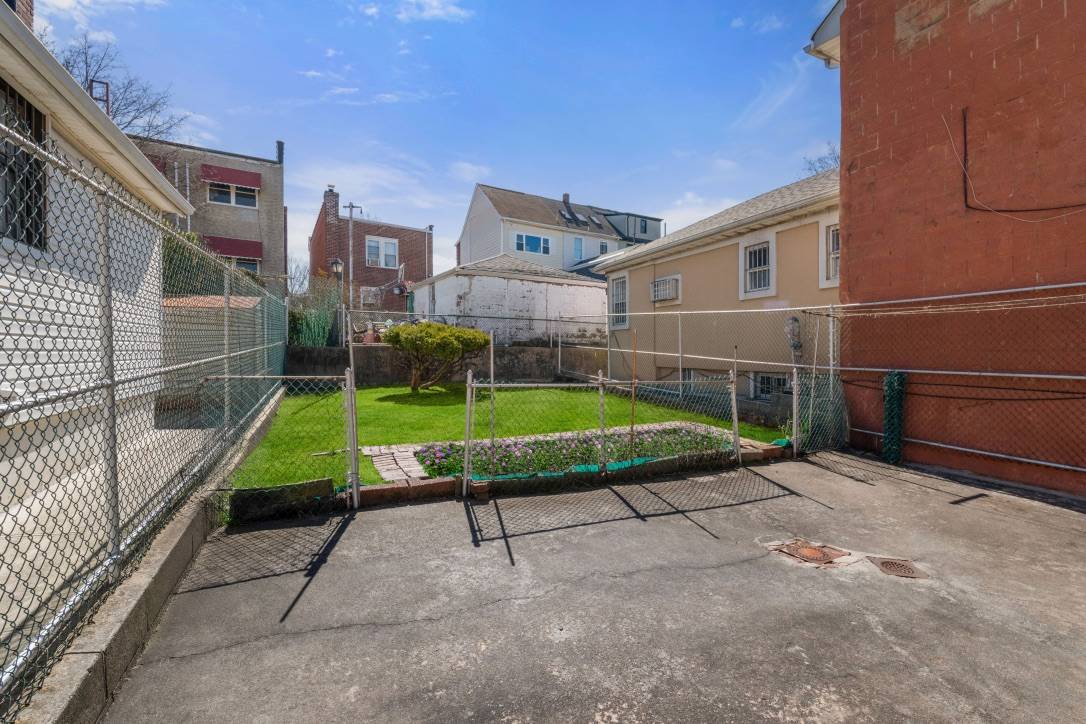 #22 photo, 67-36 52nd Road, কুইন্‌স Maspeth , NY 11378