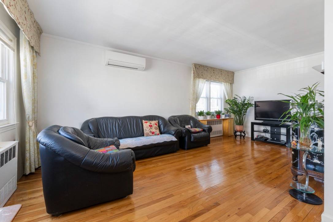 #4 photo, 67-36 52nd Road, কুইন্‌স Maspeth , NY 11378