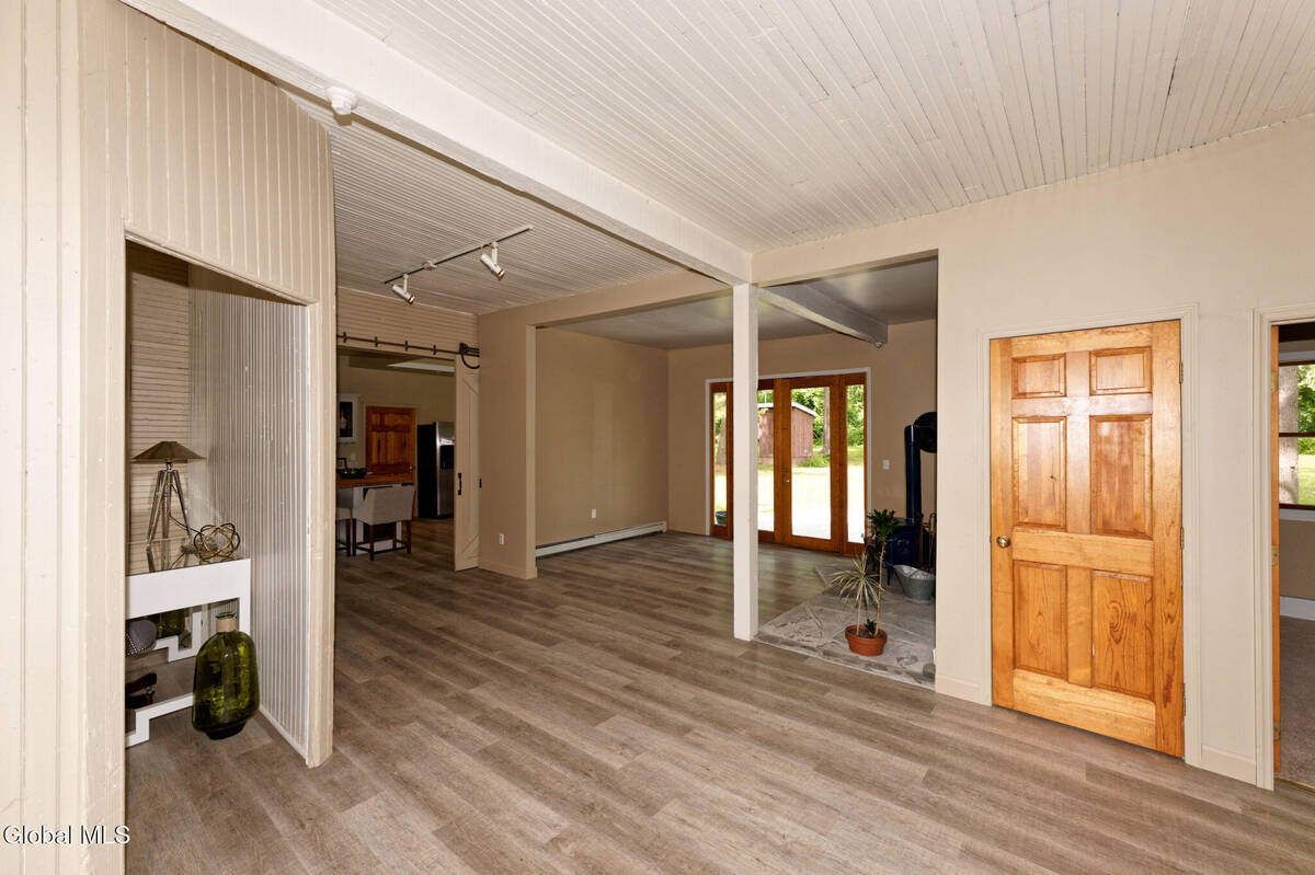 #4 photo, 1412 River Road, Bethlehem , NY 12158