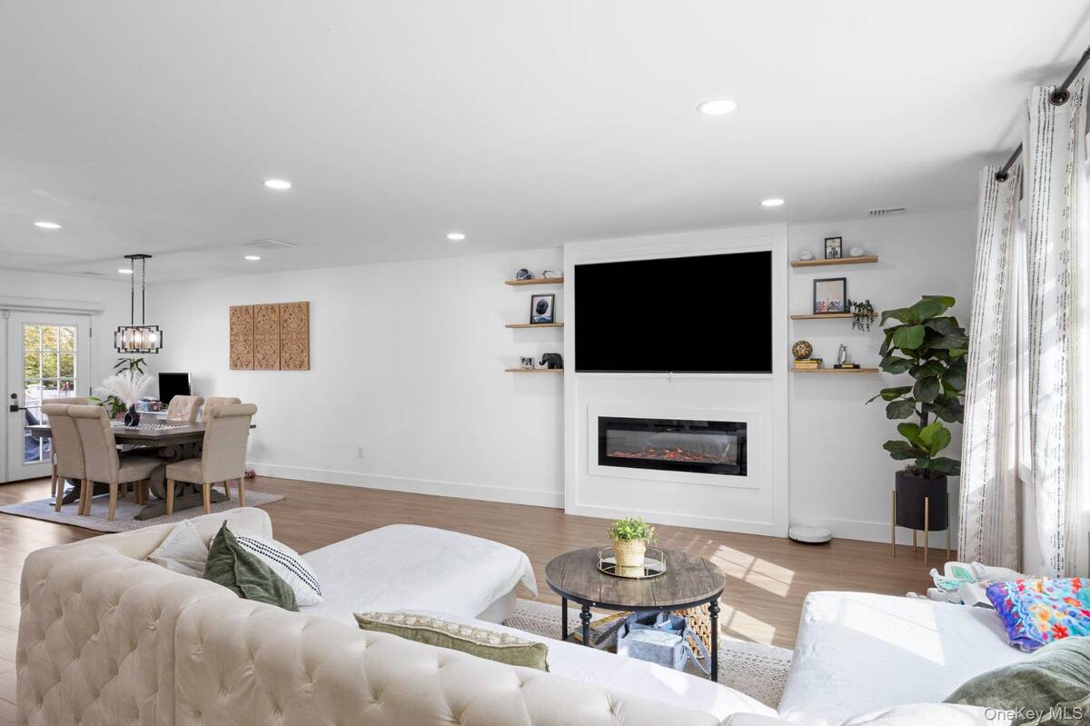 #3 photo, 495 Russell Street, নাসাউ কাউন্টি Baldwin , NY 11510