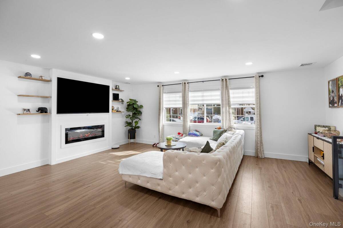 #4 photo, 495 Russell Street, নাসাউ কাউন্টি Baldwin , NY 11510