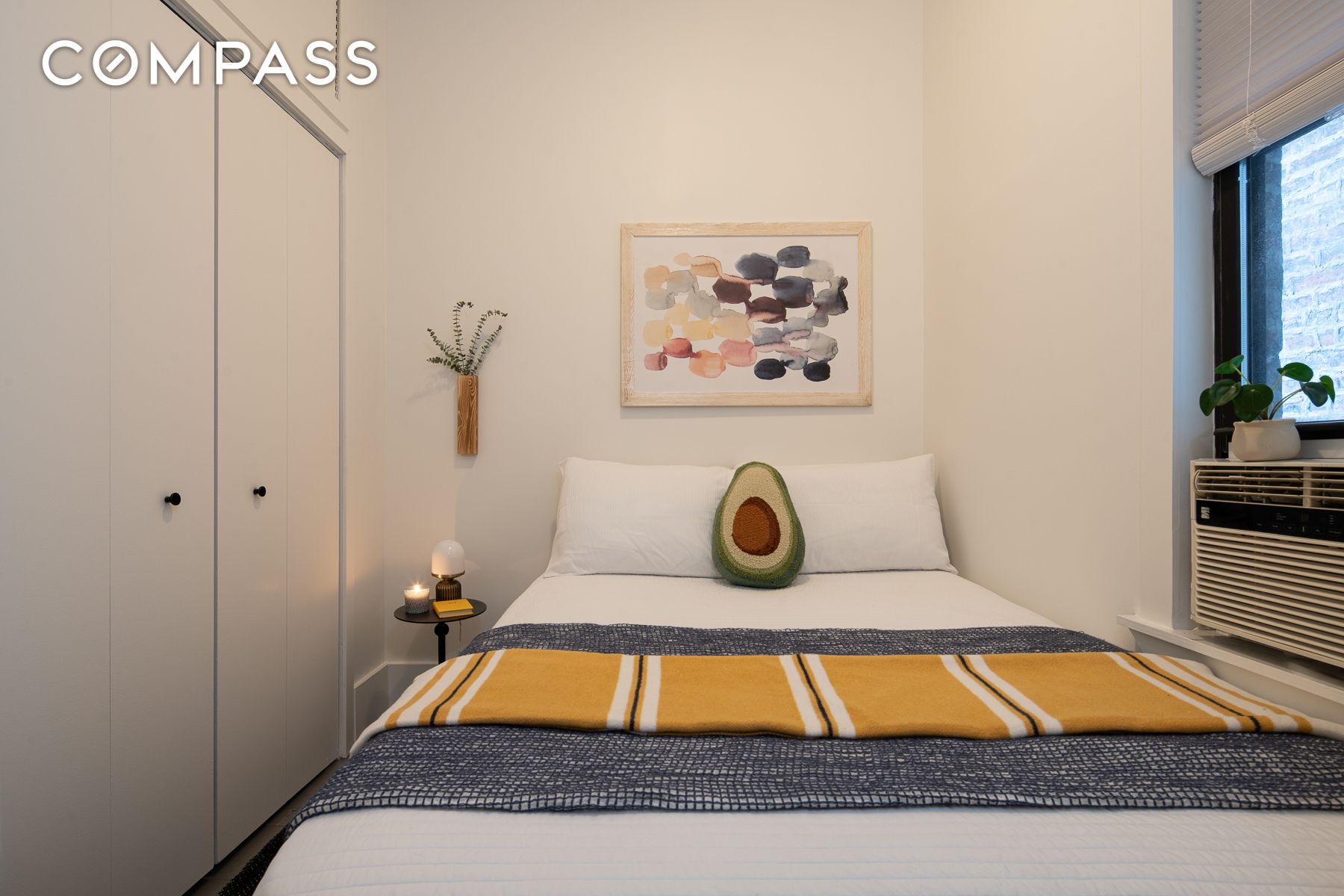 #6 photo, 264 W 22nd Street, Chelsea , NY 10011