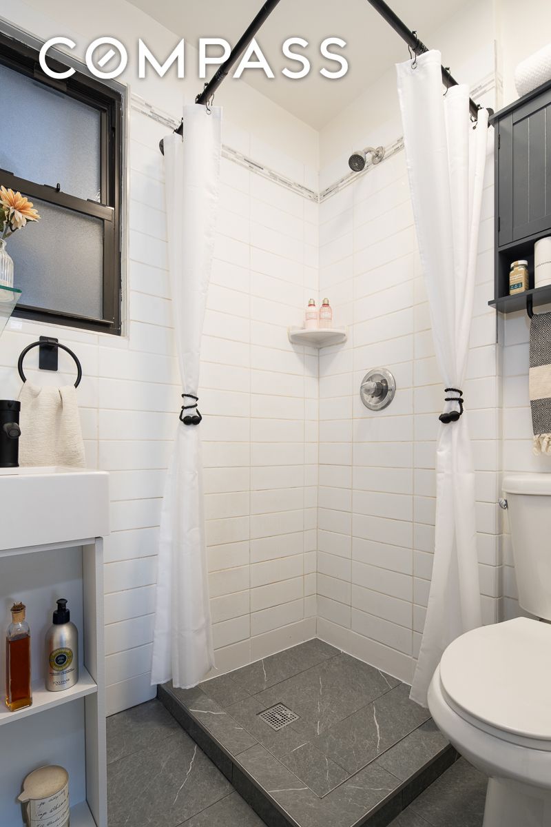 #7 photo, 264 W 22nd Street, Chelsea , NY 10011