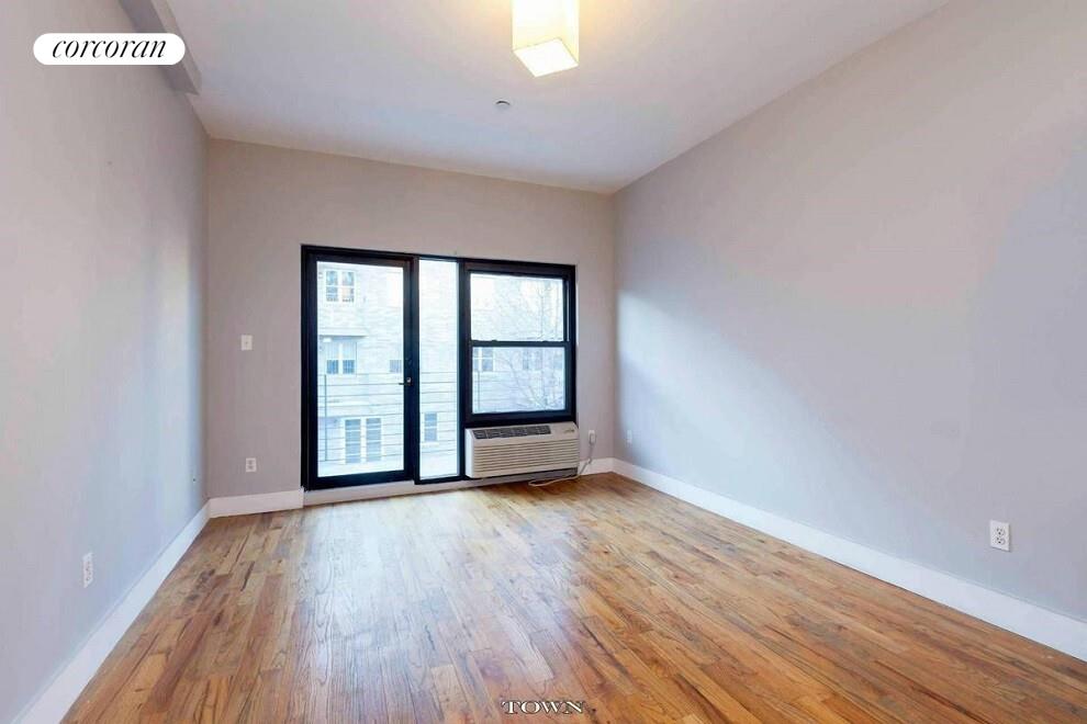 #4 photo, 956 BEDFORD Avenue, Bedford-Stuyvesant , NY 11205