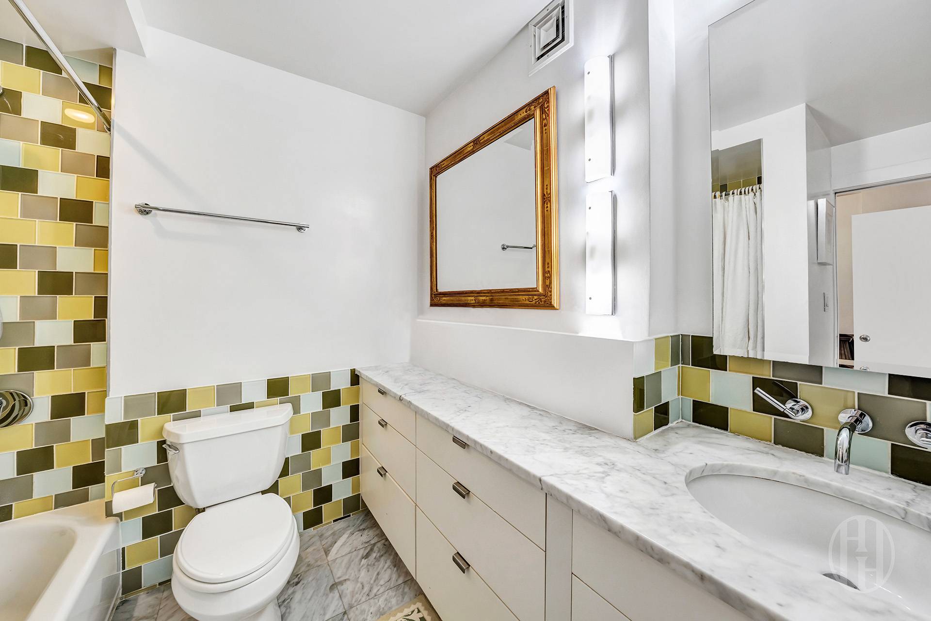 #17 photo, 525 E 82nd Street, Upper East Side , NY 10028